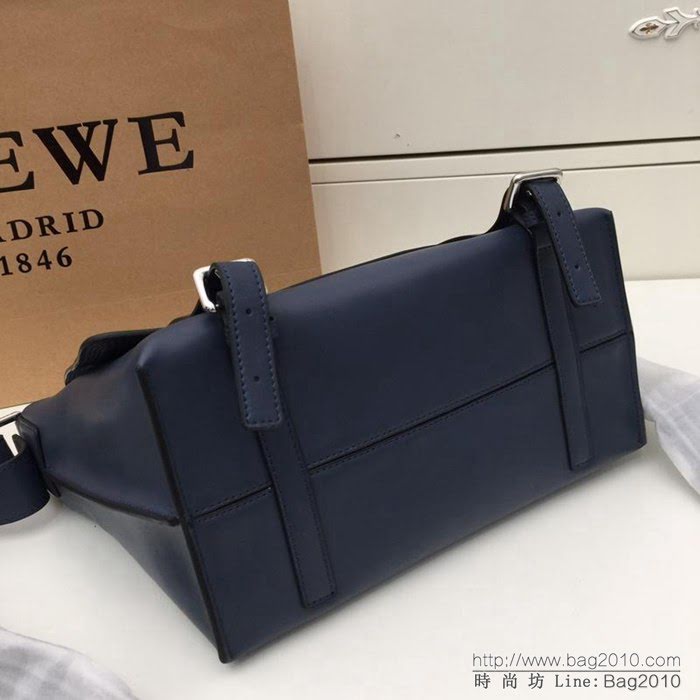 LOEWE羅意威 專櫃同步 經典百搭 明星同款 Military Messenger 信使包 0169 男女同款  jdl1027